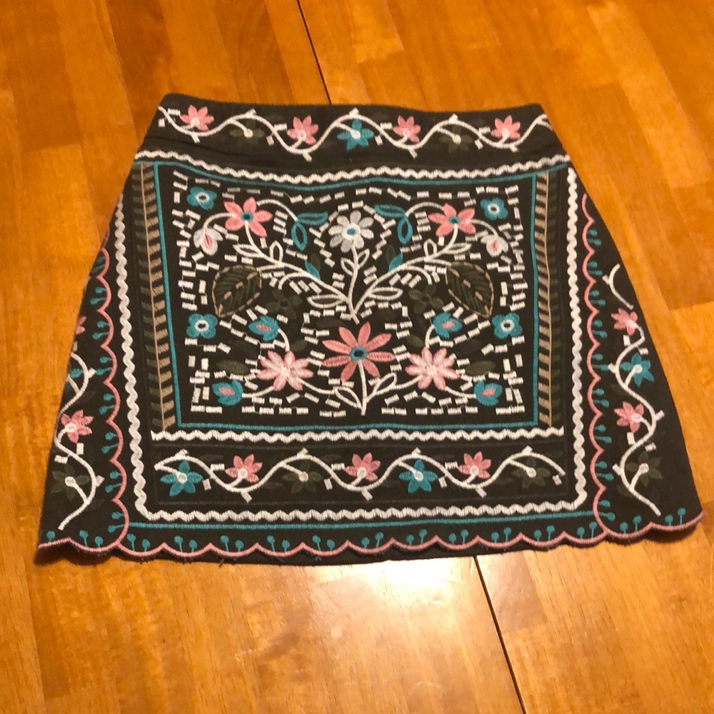 NWT Francesca’s Mi Ami embroidered mini skirt
